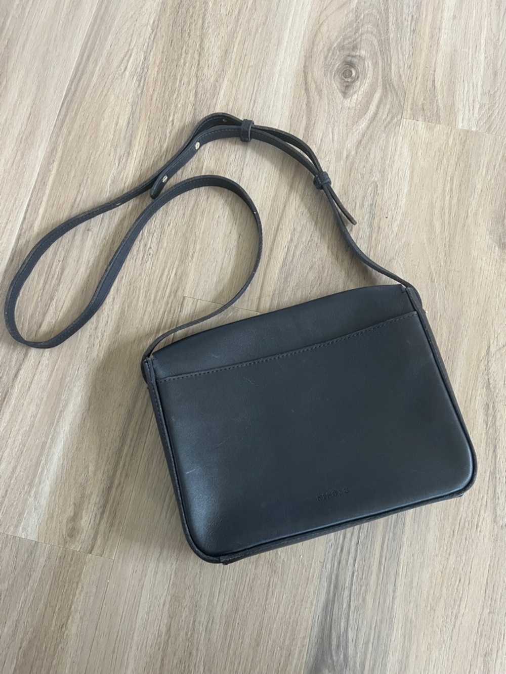 Nisolo Clara Leather Crossbody Bag - Picture 2 of 9